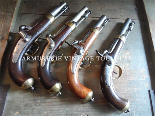 Lot de pistolets réglementaire français principalement marine