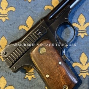 Rarissime pistolet semi-automatique Smith et Wesson modèle 13 calibre 35 S&W