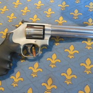 Revolver Smith & Wesson modèle 617-6 en inox usiné