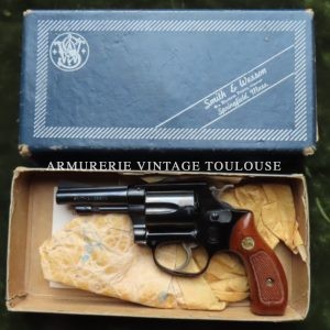 Intéressant revolver Smith & Wesson calibre 38 modèle airweight avec canon de 76 mm